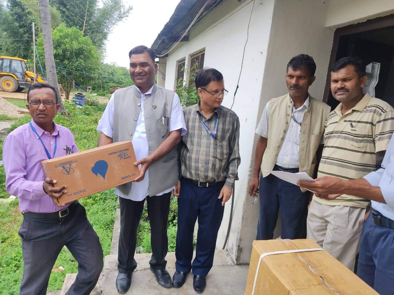 धनगढीमाई स्वास्थ्य शाखालाई औषधि हस्तान्तरण ।