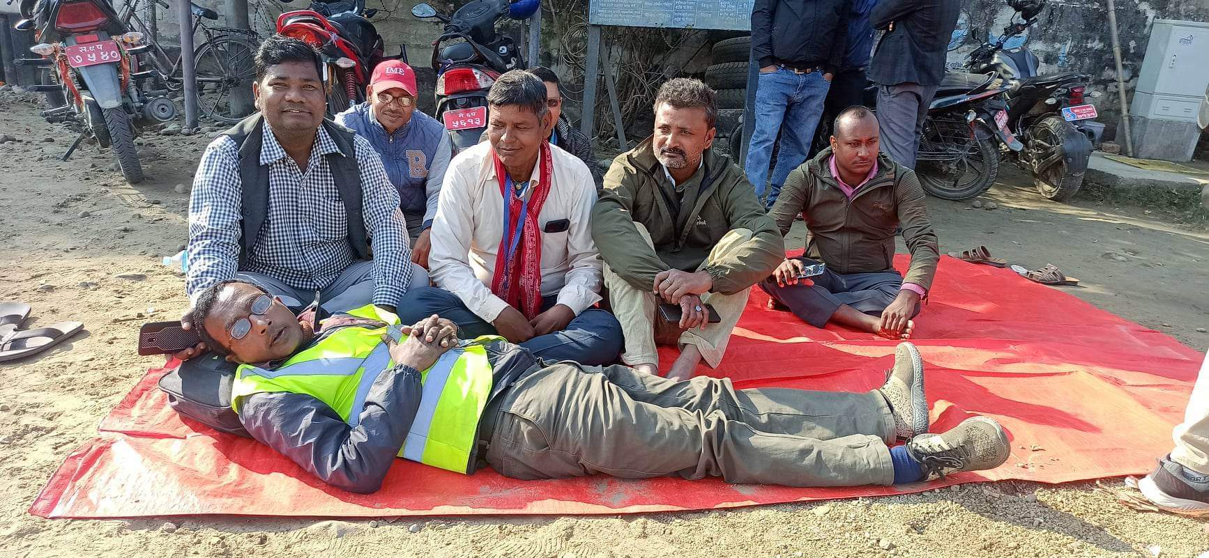 पत्रकारहरु धर्नामा ।