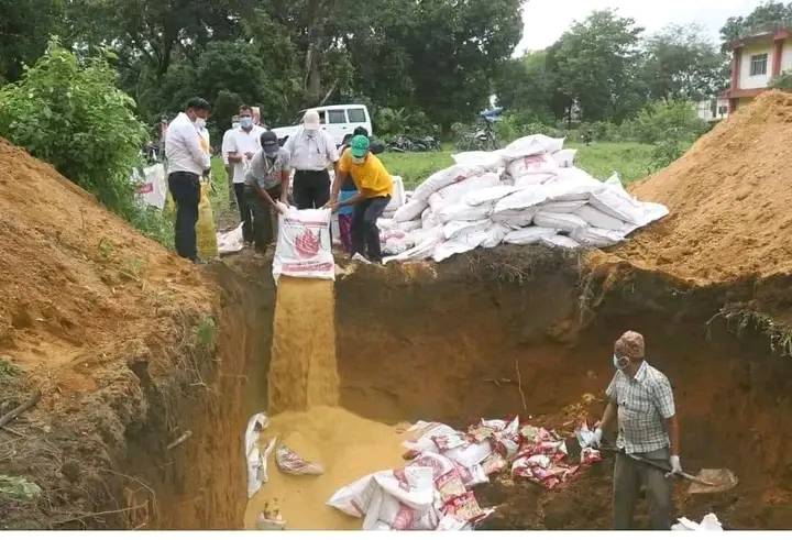 निर्लज्ज दृष्य, सामाजिक सञ्जालवाट ।।।