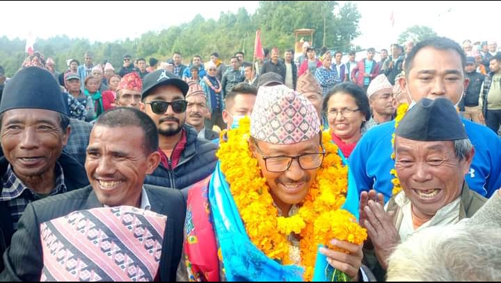 एमाले दोलखाको अध्यक्षमा नर श्रेष्ठ ज्युले पुर्ण बिजयीको झन्डा गाड्नु सफल हुनु भएको हो ।हार्दिक बधाई