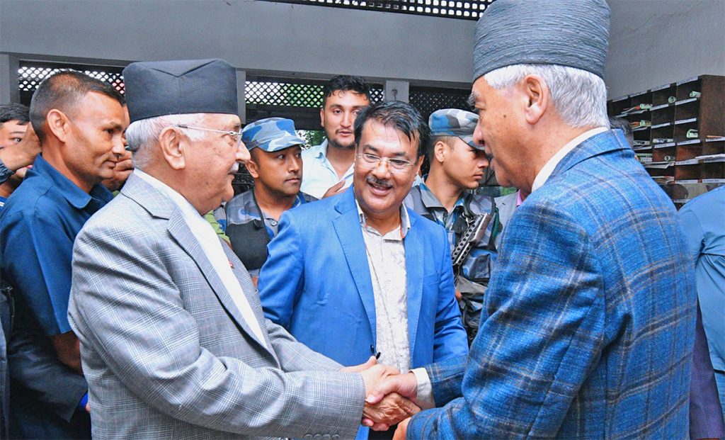 संसदीय मामिलाका जानकारहरू दुई ठूला दल मिलेर सरकार बनाउँदा यसको प्रभाव