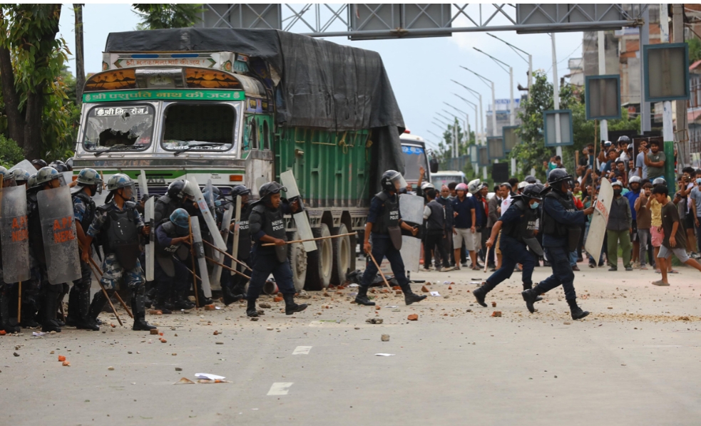 गठ्ठाघरमा ट्रकको ठक्करबाट ज्यान गुमाएकी युवतीको पहिचान खुल्न सकेन छैना