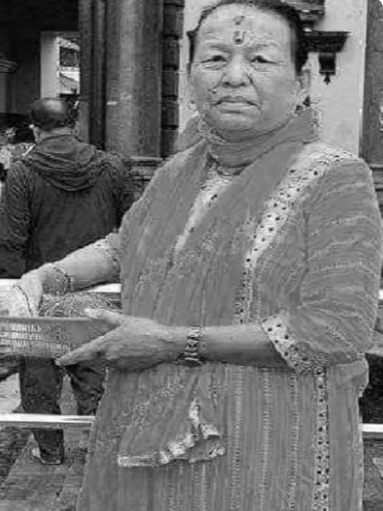 विद्यालय जाँदै गर्दा पहिरोमा पुरिएर यक शिक्षिकाको मृत्यु