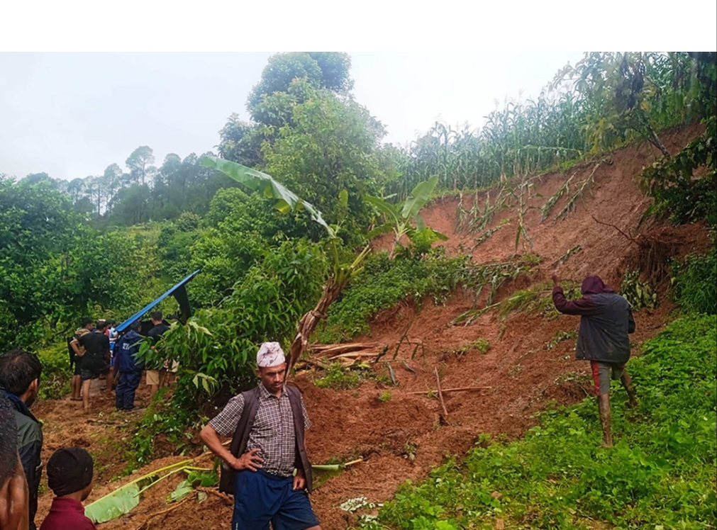 जाजरकोटमा पहिरोमा परी एकाघरका तीनजनाको मृत्यु