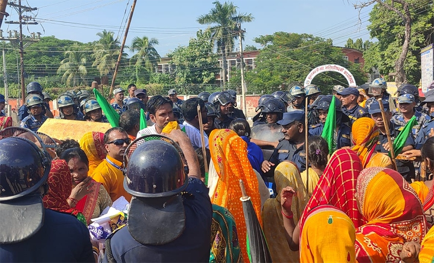 चुरे संरक्षण अभियन्ताले घेरे मधेशको मुख्यमन्त्री  कार्यालय