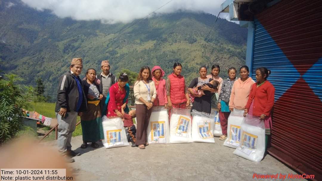 कालिन्चोक गाउँपालिका-१ का १३ जना कृषकलाई प्लास्टिक टनेल वितरण, आधुनिक कृषि प्रविधिमा जोड