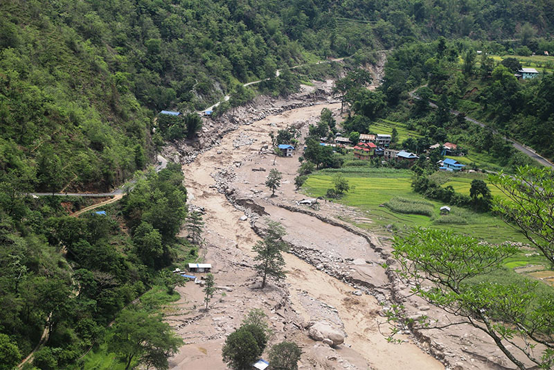 बाढी, पहिरो, र अन्य प्राकृतिक विपद्को कारणले धेरै ठाउँमा यातायात सञ्चालन असम्भव बनेको छ।
