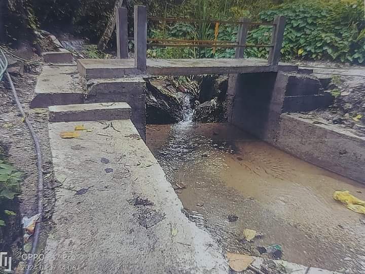 नगरपालिकाले स्थानीयवासीको आग्रहमा पक्की पुल अनि गोरोटो बनाएको स्थानीय लाई सहज