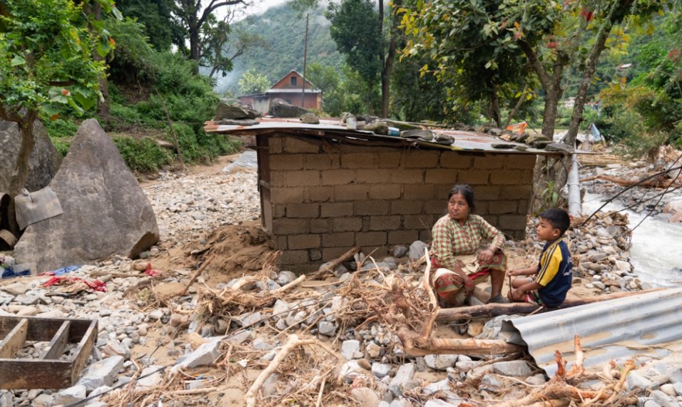 चिसोमा साढे ५ हजार बाढीपीडित परिवार त्रिपालमुनि