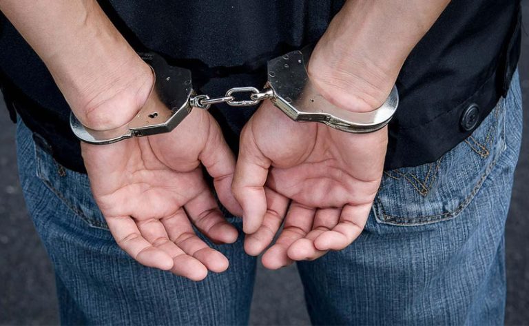 महिलाको शव बोकर फालेको आरोपमा एक युवक पक्राउ