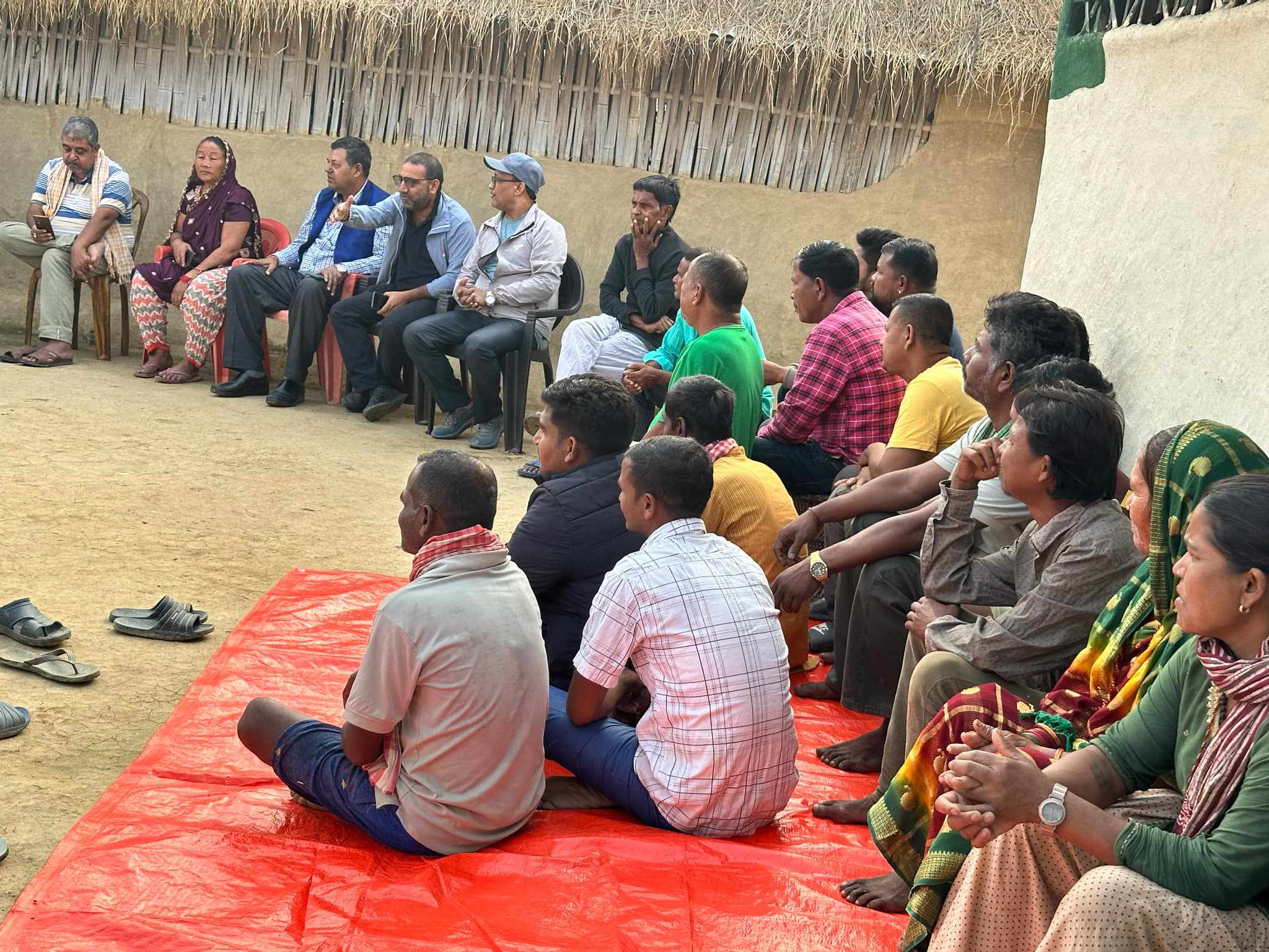 लहानका मेयर चौधरी ग्रामीण टोलबस्तीमा जनसमस्या सुन्दै ।।