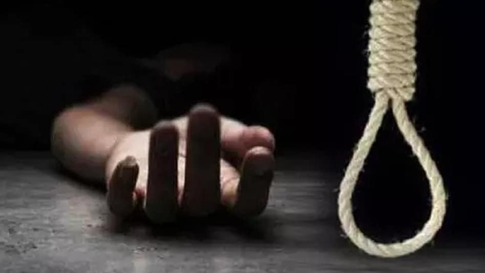 दोलखा जिल्लाको सुस्पा क्षेमावतीका ७२ वर्षीय नरबहादुर थामी आफ्नै बारीमा झुण्डिएको अवस्थामा मृत फेला