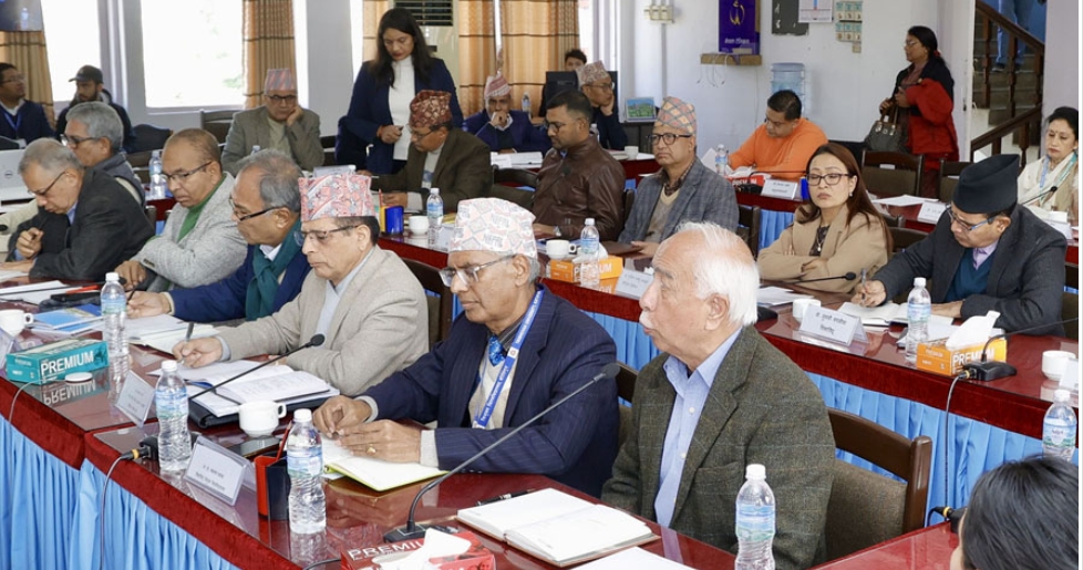 विज्ञको सुझाव : शिक्षकलाई राजनीतिबाट टाढा राखौं