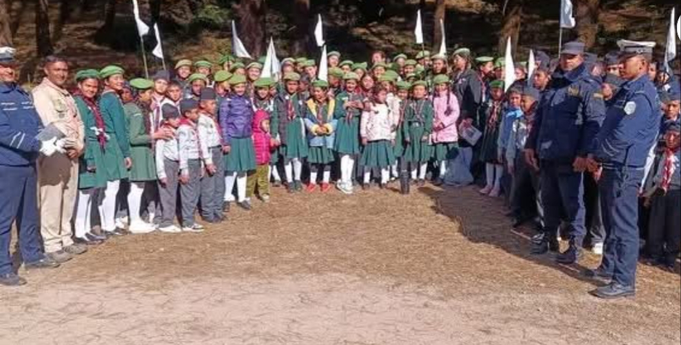 दोलखामा स्काउटका विद्यार्थीलाई ट्राफिक नियम र आत्महत्या रोकथाम सम्बन्धी महत्त्वपूर्ण प्रशिक्षण