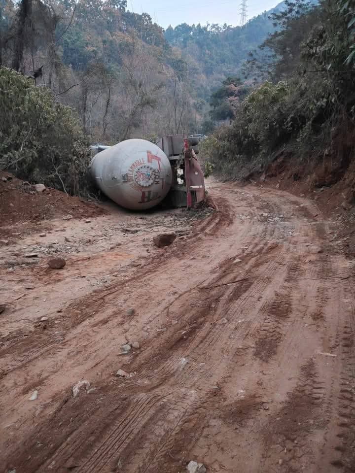 त्रिभुवन राजपथमा ग्यास बुलेट दुर्घटना, मानवीय क्षति नभएको पुष्टि