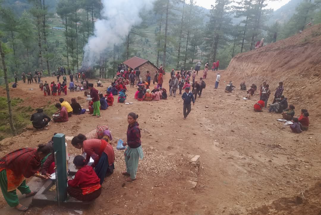 रामेछापको च्यानडाँडामा थामी समुदायको श्रमदानबाट खानेपानी, बसोबास, खेलमैदान निर्माण सम्पन्न
