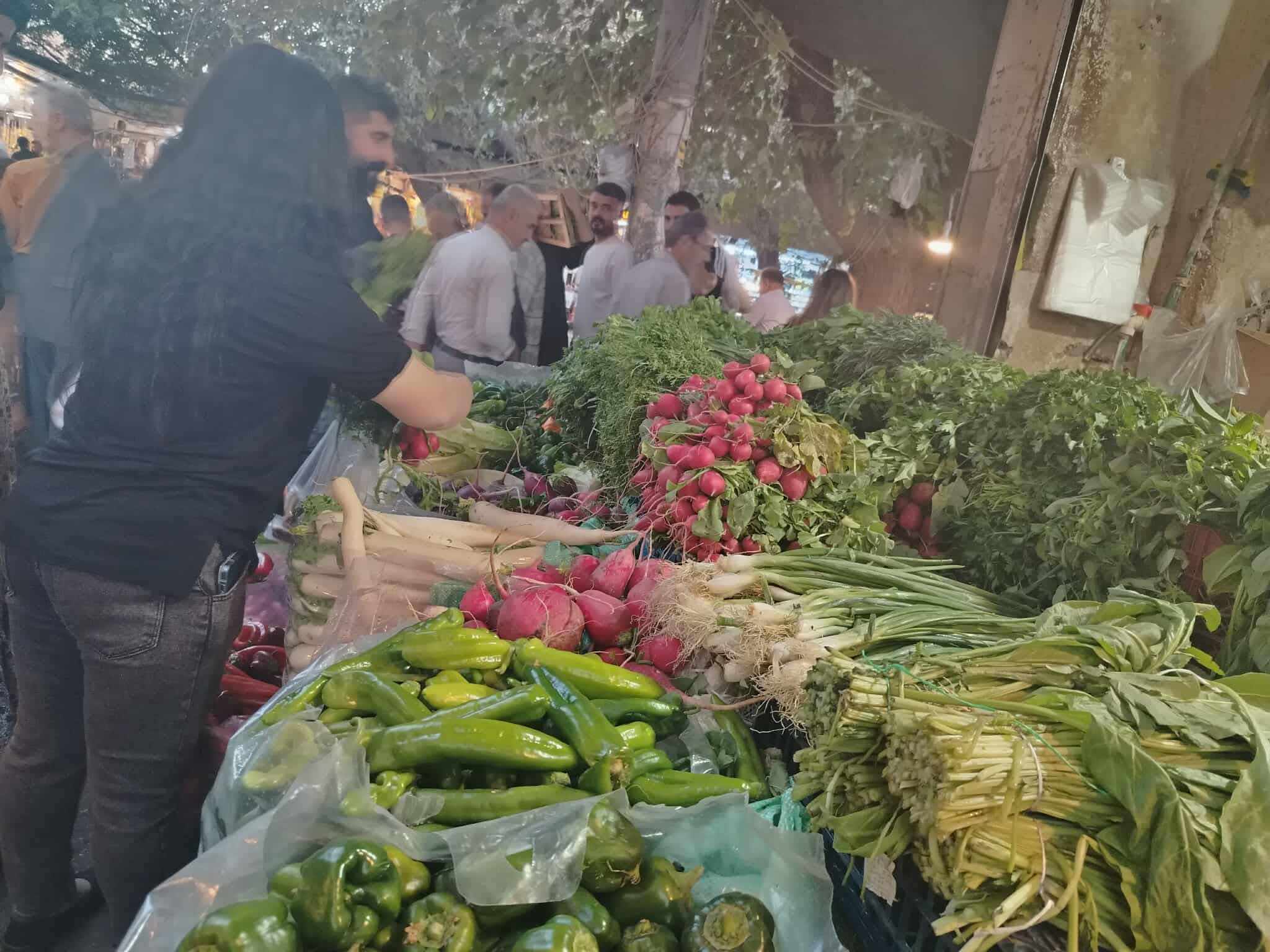 सुलेमानी तरकारी बजारमा शुक्रबारको भीड
