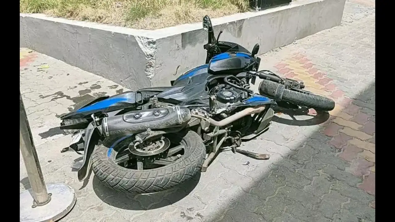 दोलखामा मोटरसाइकल दुर्घटना: चालकको घटनास्थलमै मृत्यु ।।।