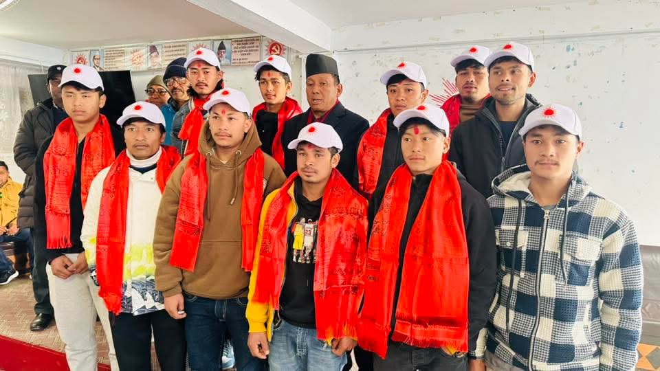 विगु-१ लामावगरमा जेन -जी युवाको लहर, एमालेमा दर्जनौं युवा प्रवेश